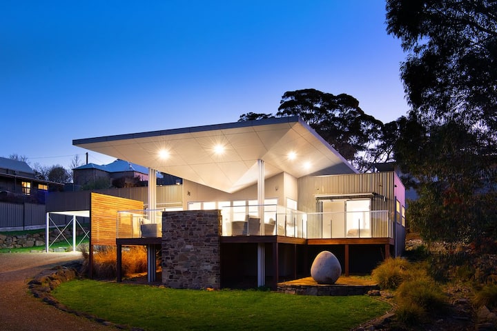 Cinque Hepburn ~ Jacuzzi ~ 5 mins from Daylesford