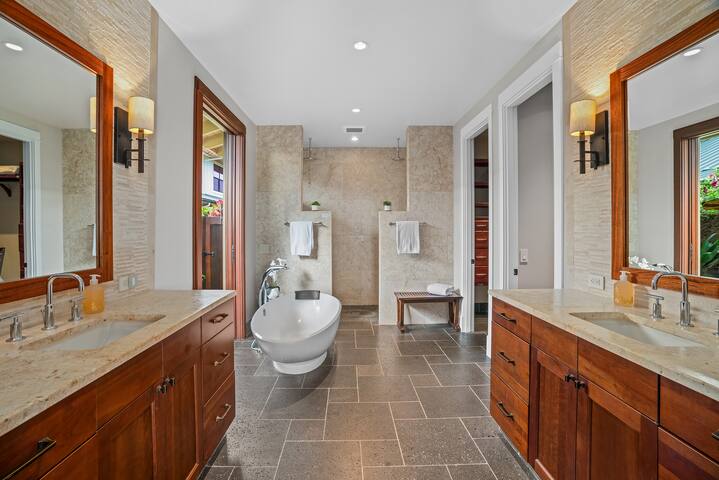 Luxury Ocean View 4 Bedroom Home gallery image 3