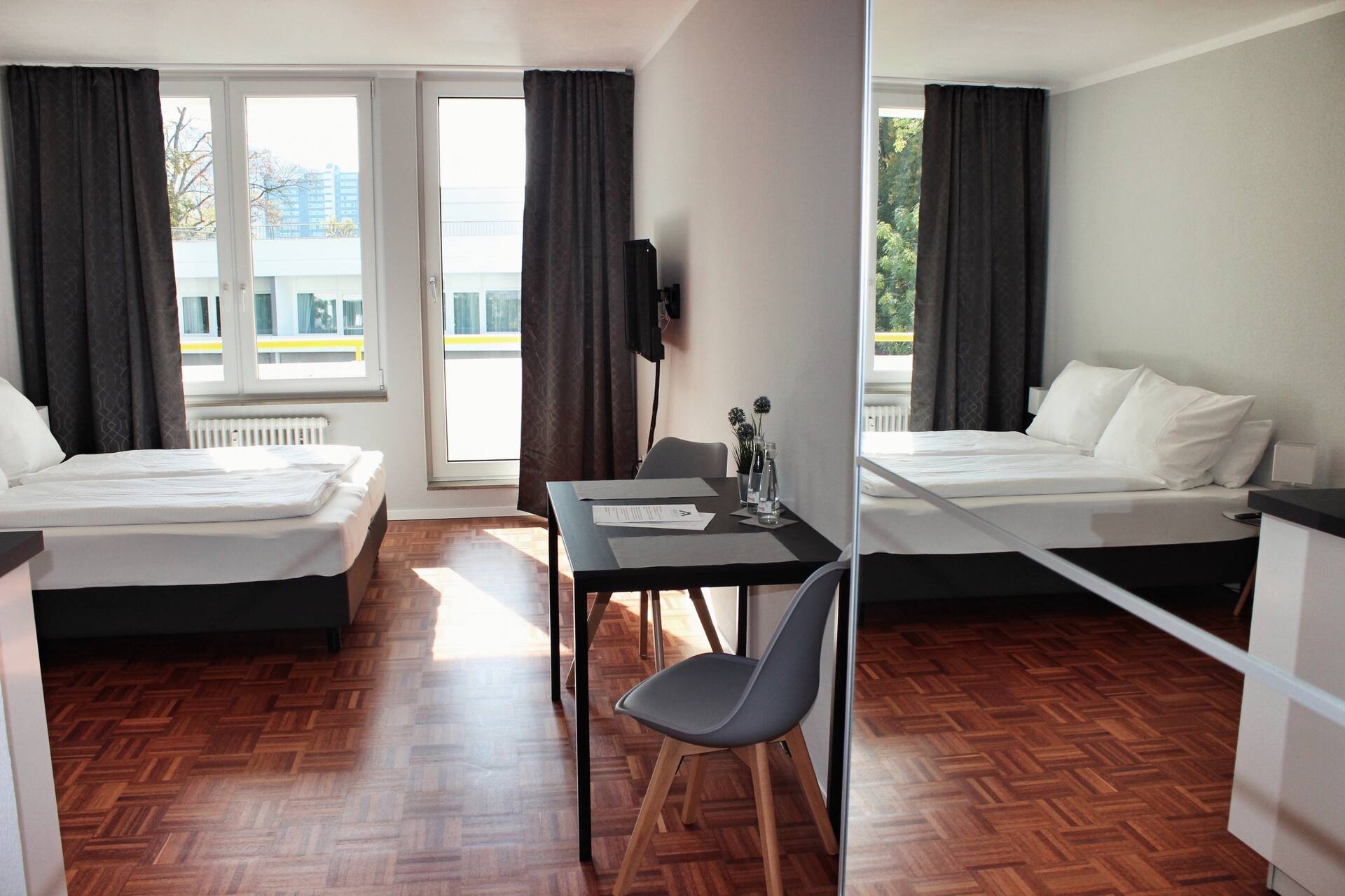 Apartment-Comfort-Ensuite with Bath-Balcony