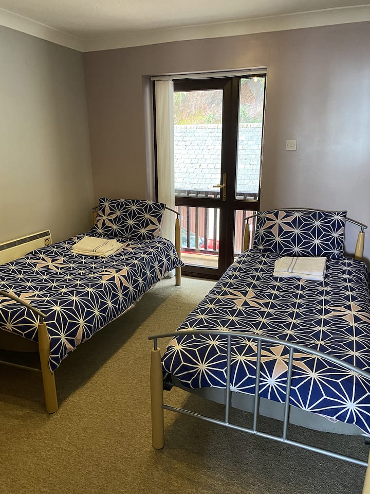 Dhomë dyshe me ballkon me pamje nga mbrapa