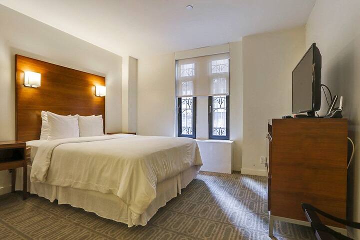 4D · 4D · 4D · Large 2BED UN Location Full Kitchen gallery image 5