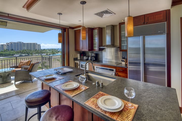 Hale Healani B-705 Stunning Views of the ocean