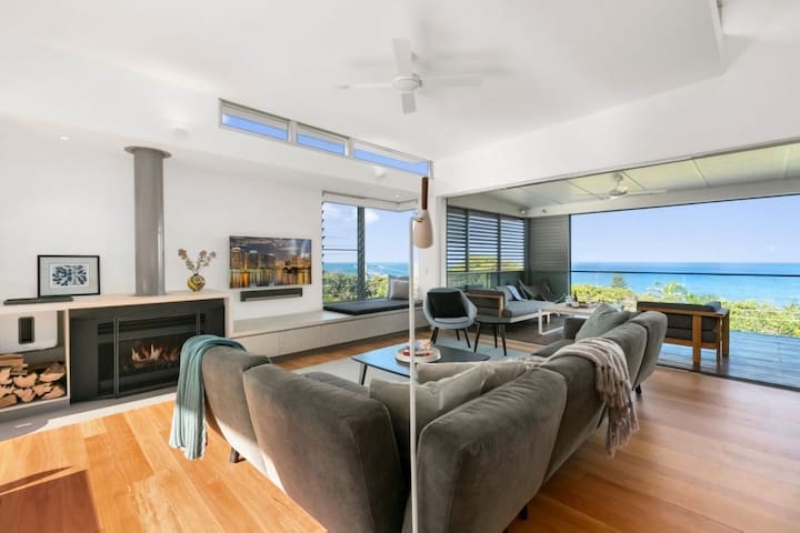 Spectacular Home Stunning Ocean & Headland Views gallery image 2