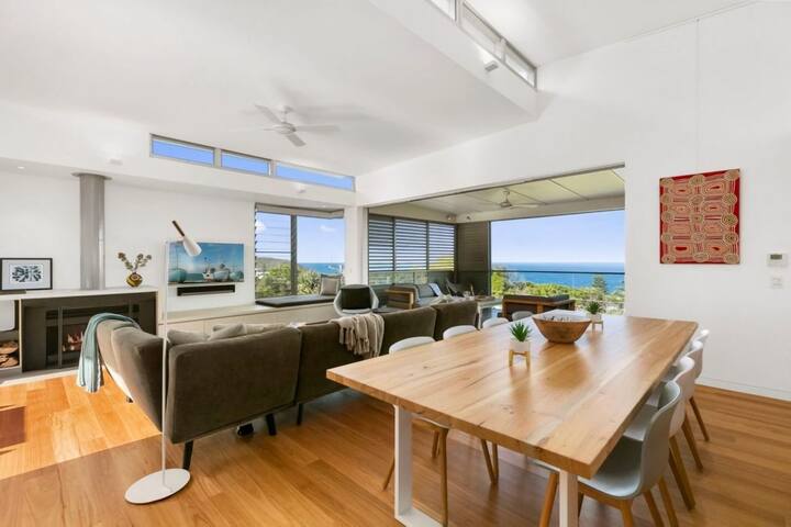 Spectacular Home Stunning Ocean & Headland Views gallery image 3