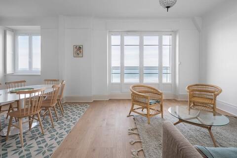 Amazing Apartment Sea View on the Beach