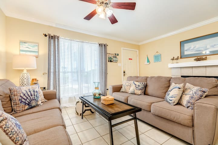 Sandpiper Stay -  Pool, Near Beach & Seawall! - Galveston, TX