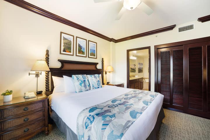 ห้องสวีทมาสเตอร์ส่วนตัวพร้อมเตียงคิงไซส์และห้องน้ำในตัว