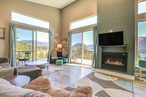 'Gorge Retreat' - Modern Carson Home w/ Mtn Views!