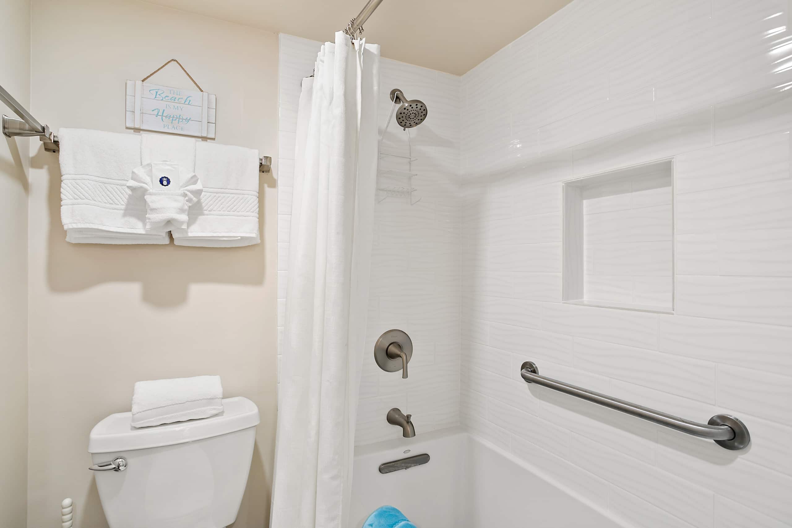Condo in Lahaina · ★4.74 · 1 bedroom · 2 beds · 1 bath - Image 18
