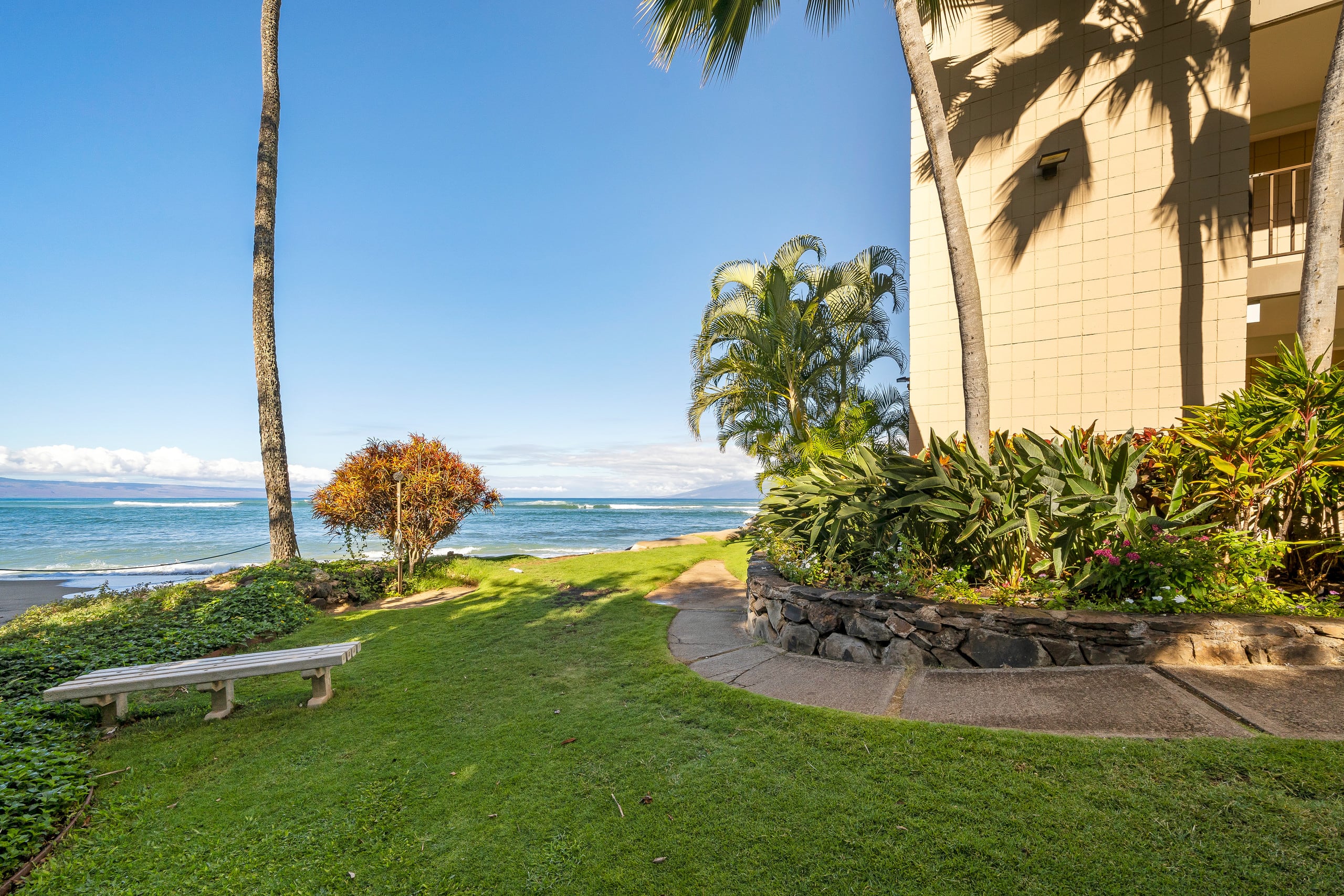 Condo in Lahaina · ★4.74 · 1 bedroom · 2 beds · 1 bath - Image 36