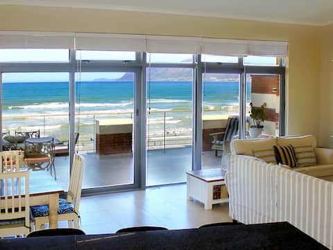 Spacious Seaside Penthouse with Stunning Bay Views