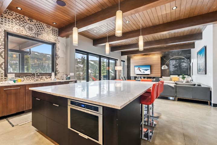 ⁨5 Diamond Lodging⁩ managed Airbnb listing 3
