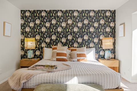 Private 2.5 acres, Hot Tub, Fire Pit, Ping Pong