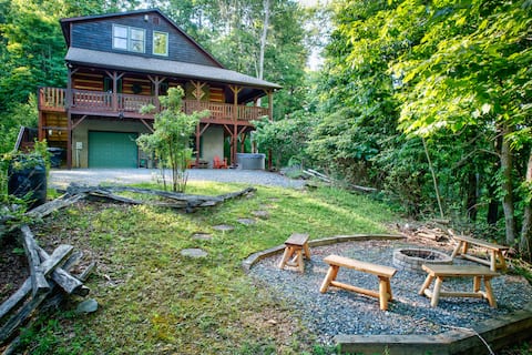 Mountain Laurel Lodge-Hot Tub, Views, Fireplace!