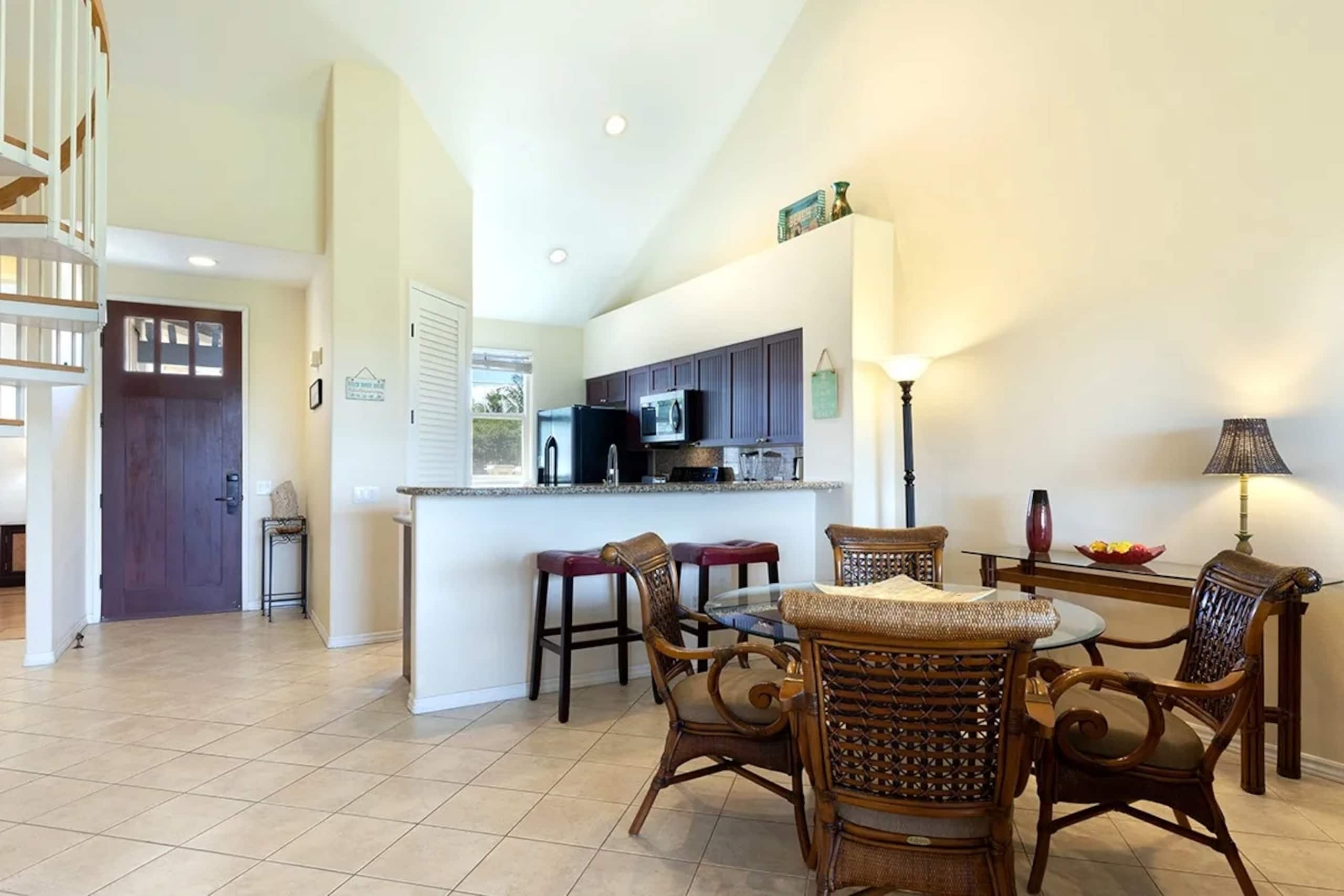 Great Location, 2bdrm w/loft and fairway view - Photo 2