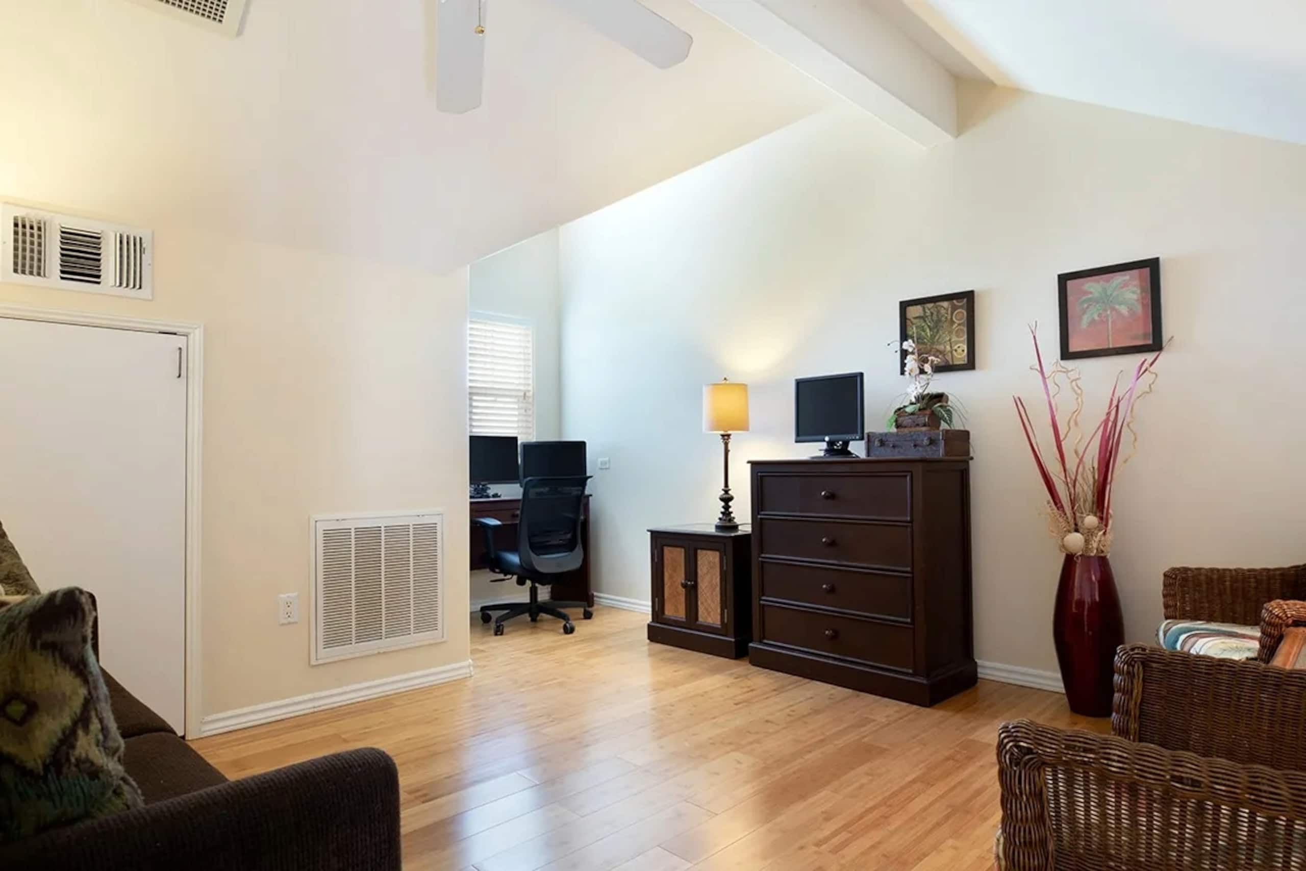 Great Location, 2bdrm w/loft and fairway view - Photo 22