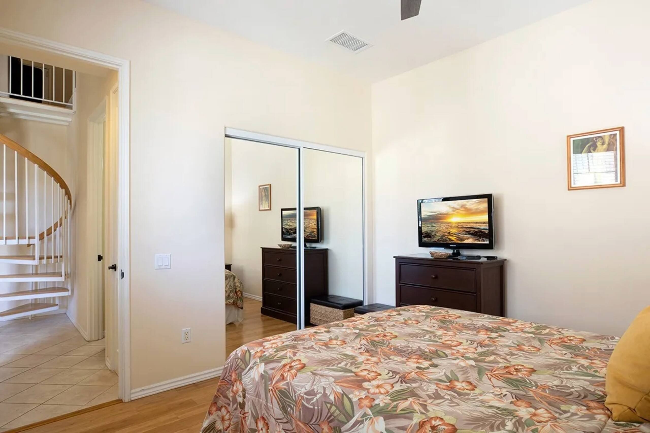 Great Location, 2bdrm w/loft and fairway view - Photo 17
