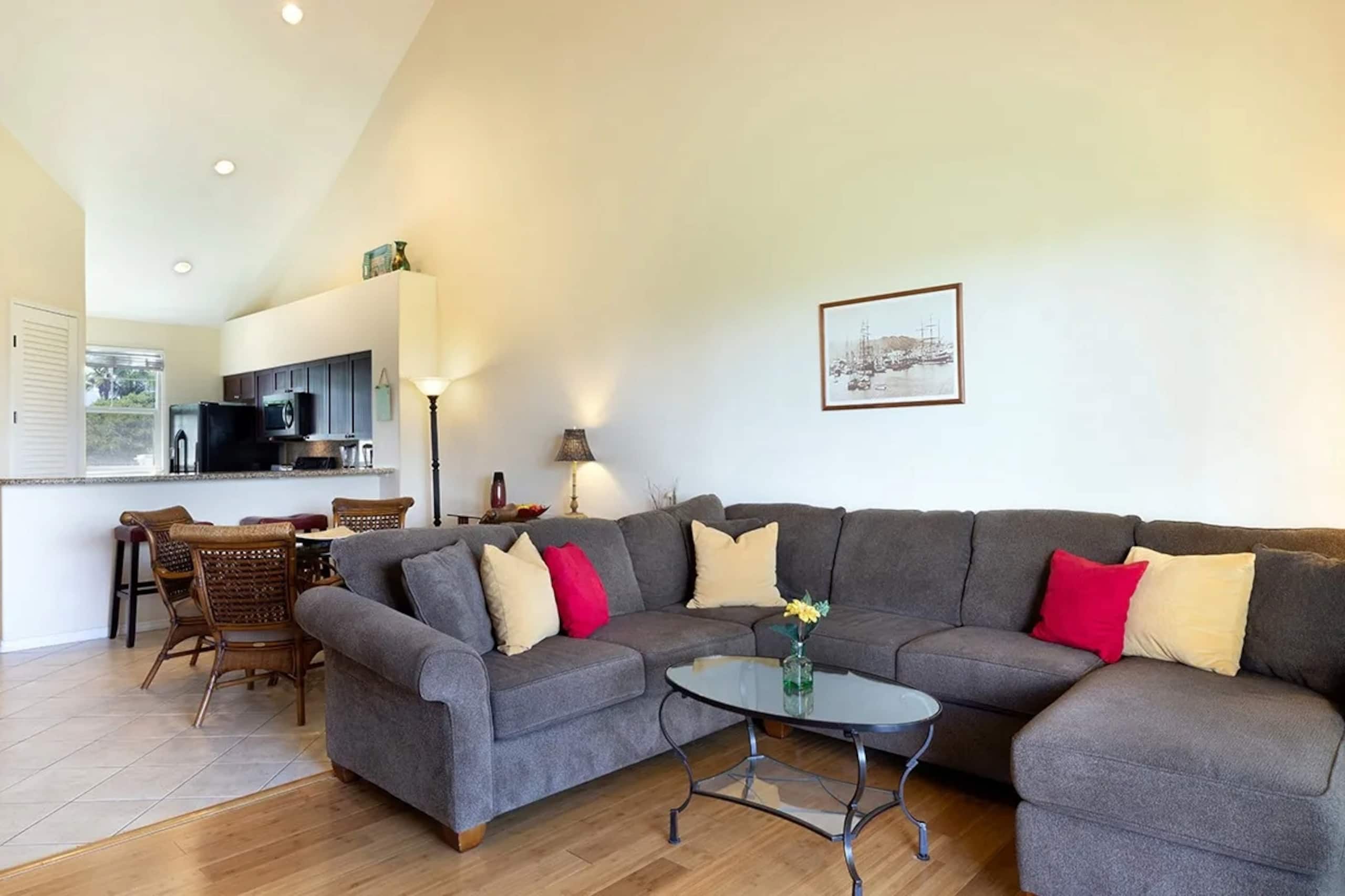Great Location, 2bdrm w/loft and fairway view - Photo 9