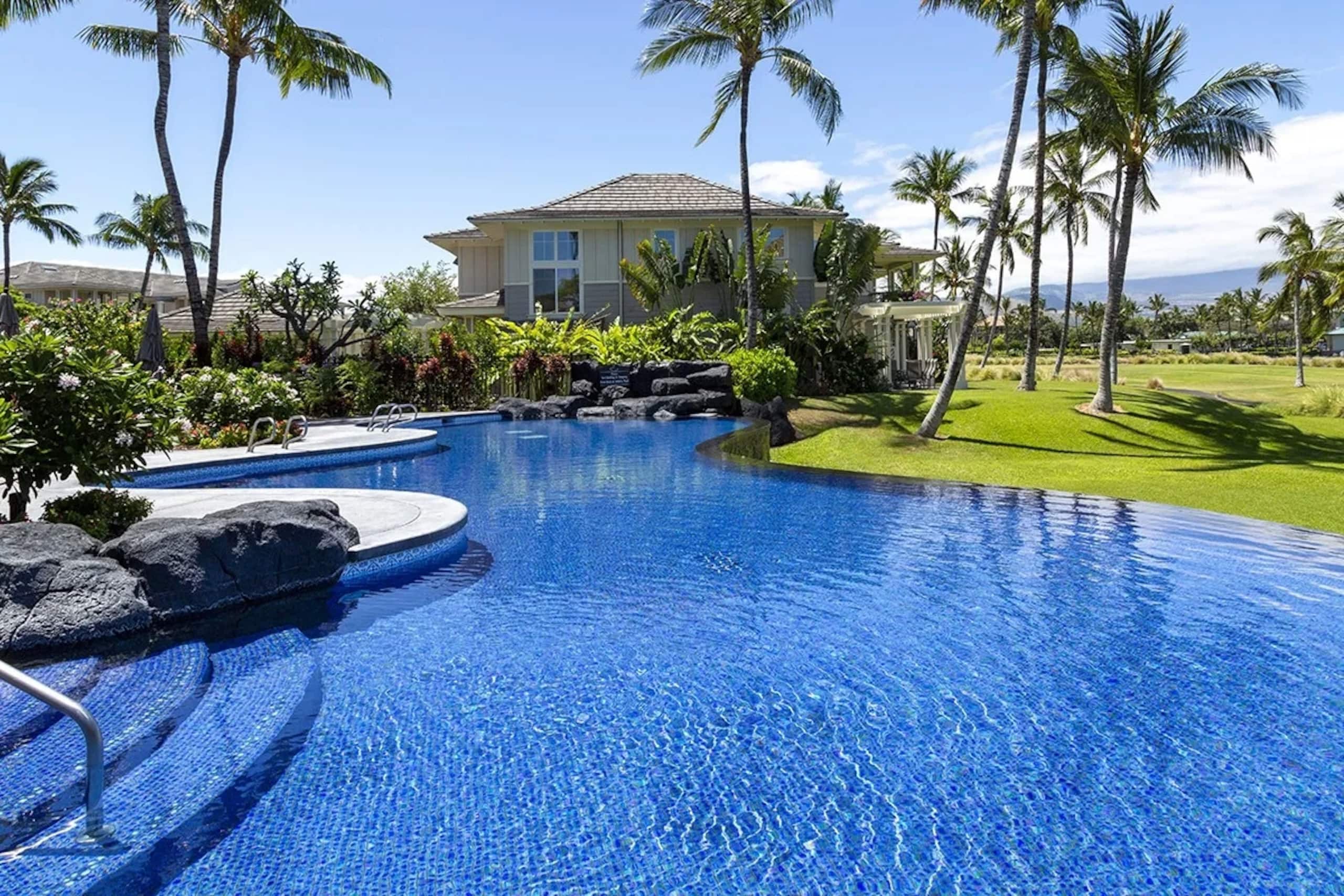 Great Location, 2bdrm w/loft and fairway view - Photo 31