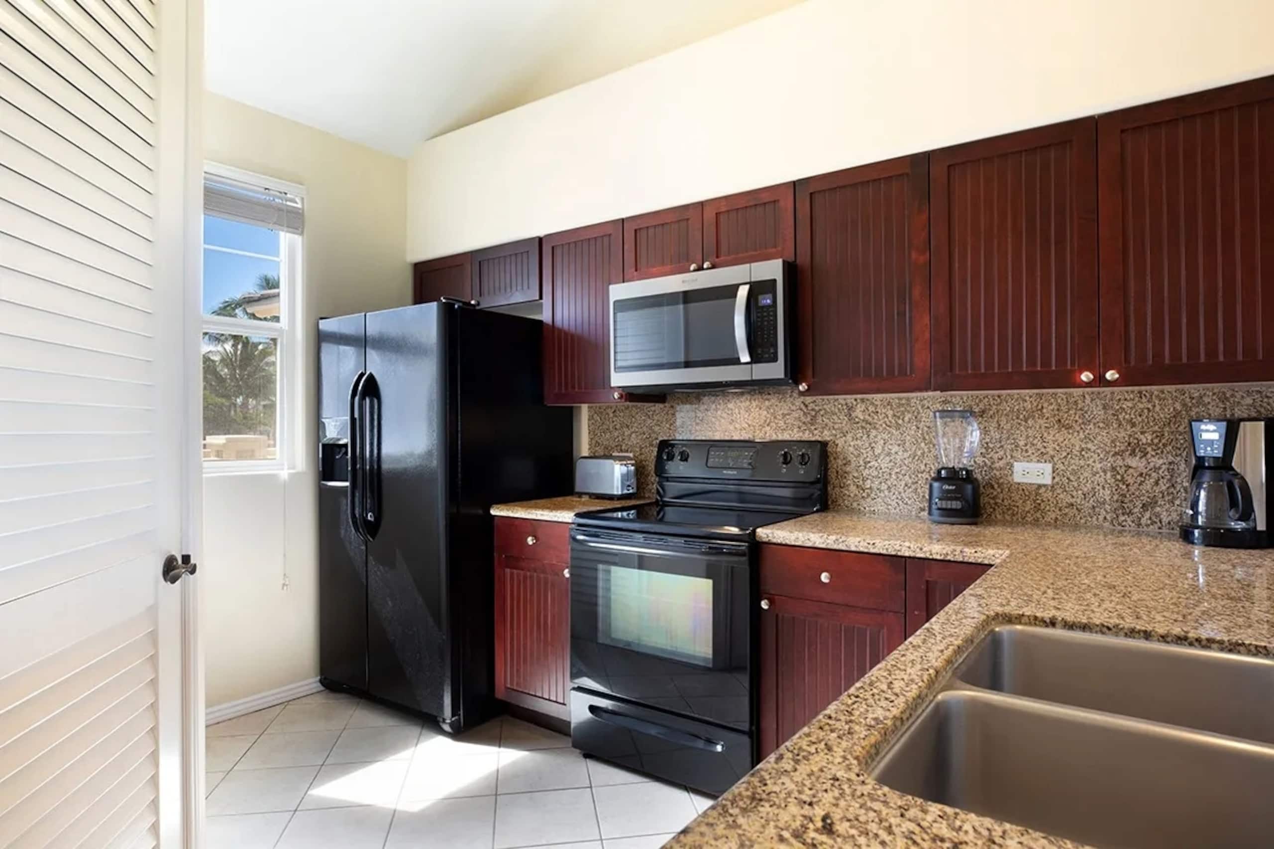 Great Location, 2bdrm w/loft and fairway view - Photo 7
