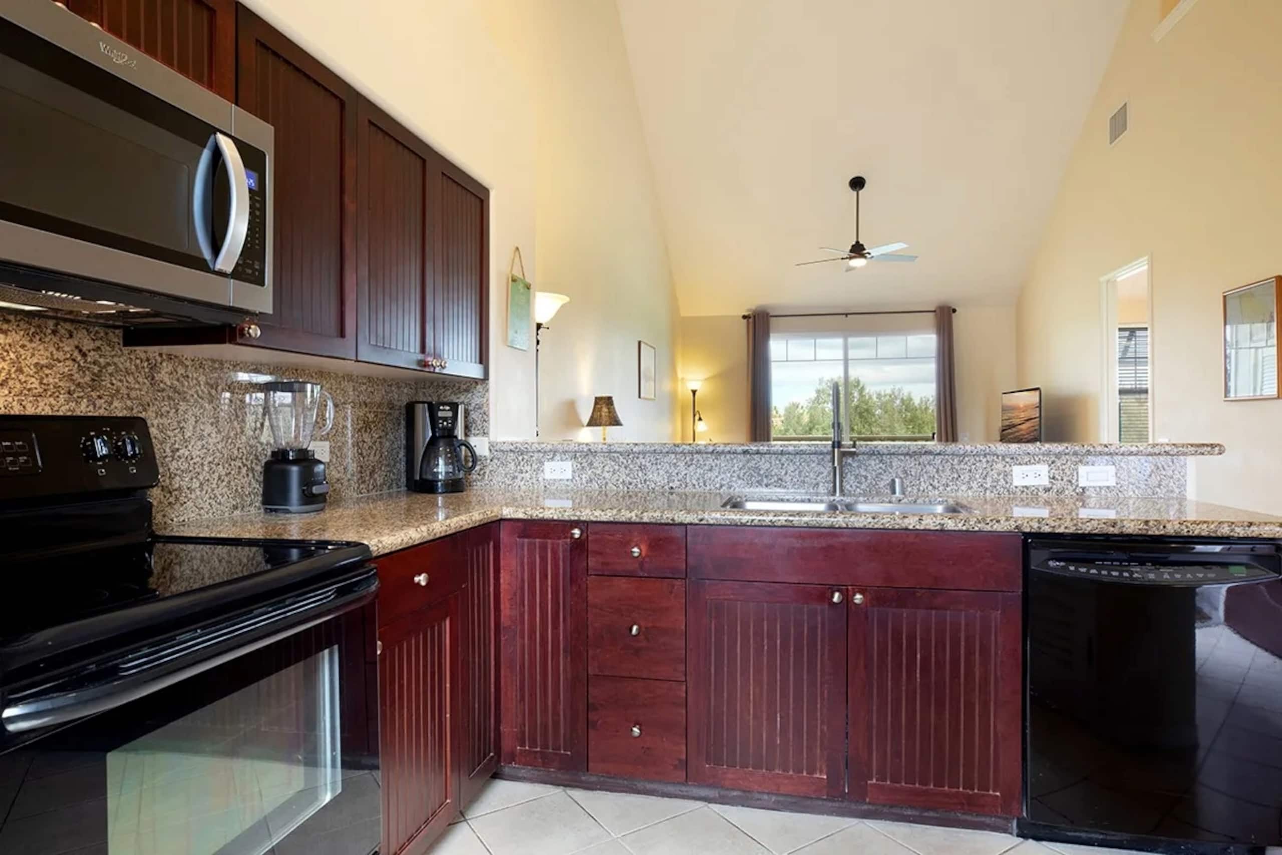 Great Location, 2bdrm w/loft and fairway view - Photo 5