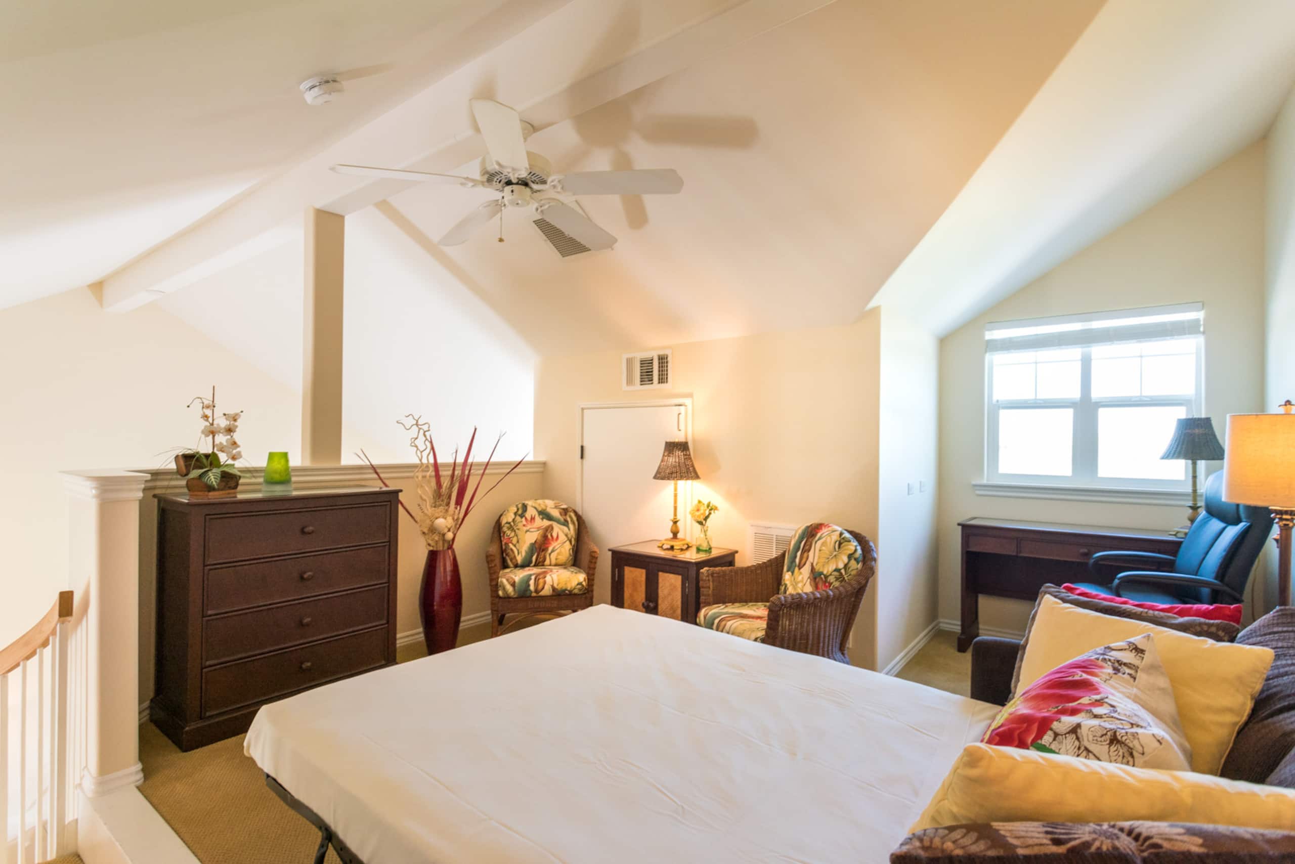 Great Location, 2bdrm w/loft and fairway view - Photo 23