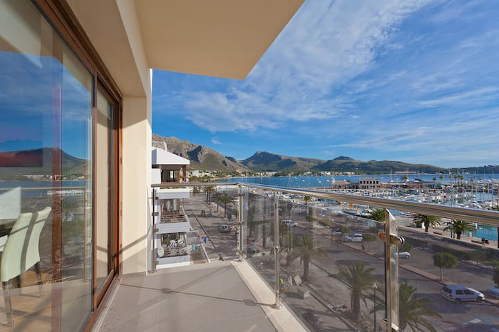 Seafront Penthouse Marina Apartment