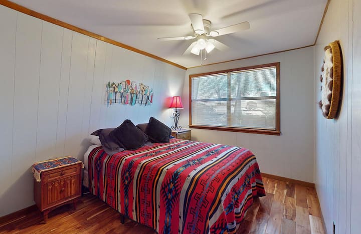 เตียงควีนไซส์ (Queen Bed