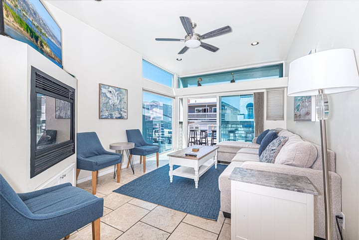 Cool Coastal Tri-level Condo With Ocean Views! Right Side - Newport Beach, CA