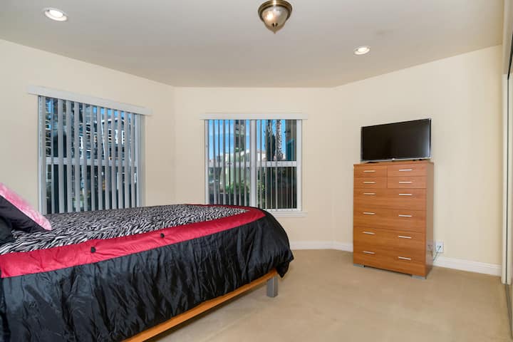 spálňa na prízemí - manželská posteľ