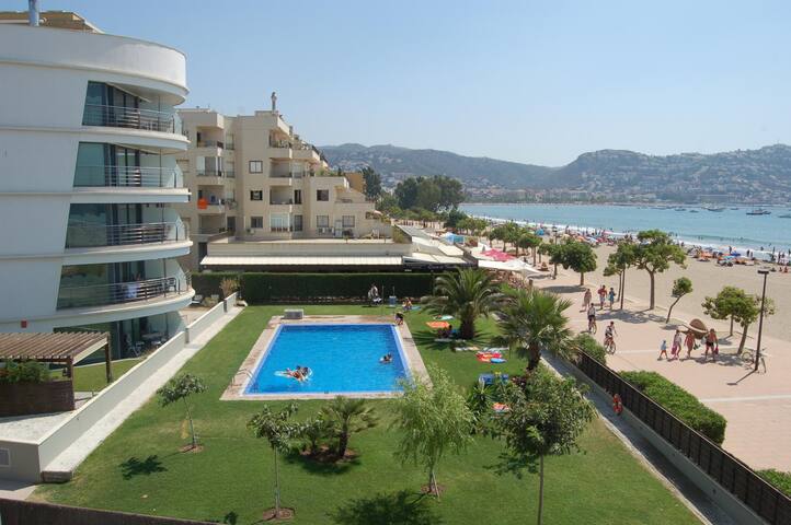 marina park a 2-4 -apartment in roses in front of