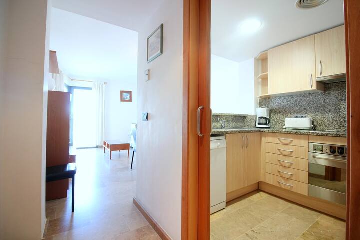 marina park a 2-4 -apartment in roses in front of gallery image 2