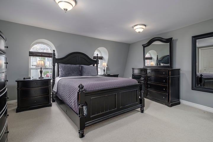 Huge master bedroom, with plenty of storage, 2 closets, its very own washroom with shower and tub, and a patio with incredible views! Air Conditioner provided during warmer months. 