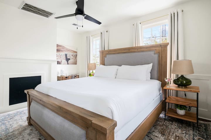 Dhoma e gjumit #1: Krevat dopio "king" + banjë brenda në suitë 