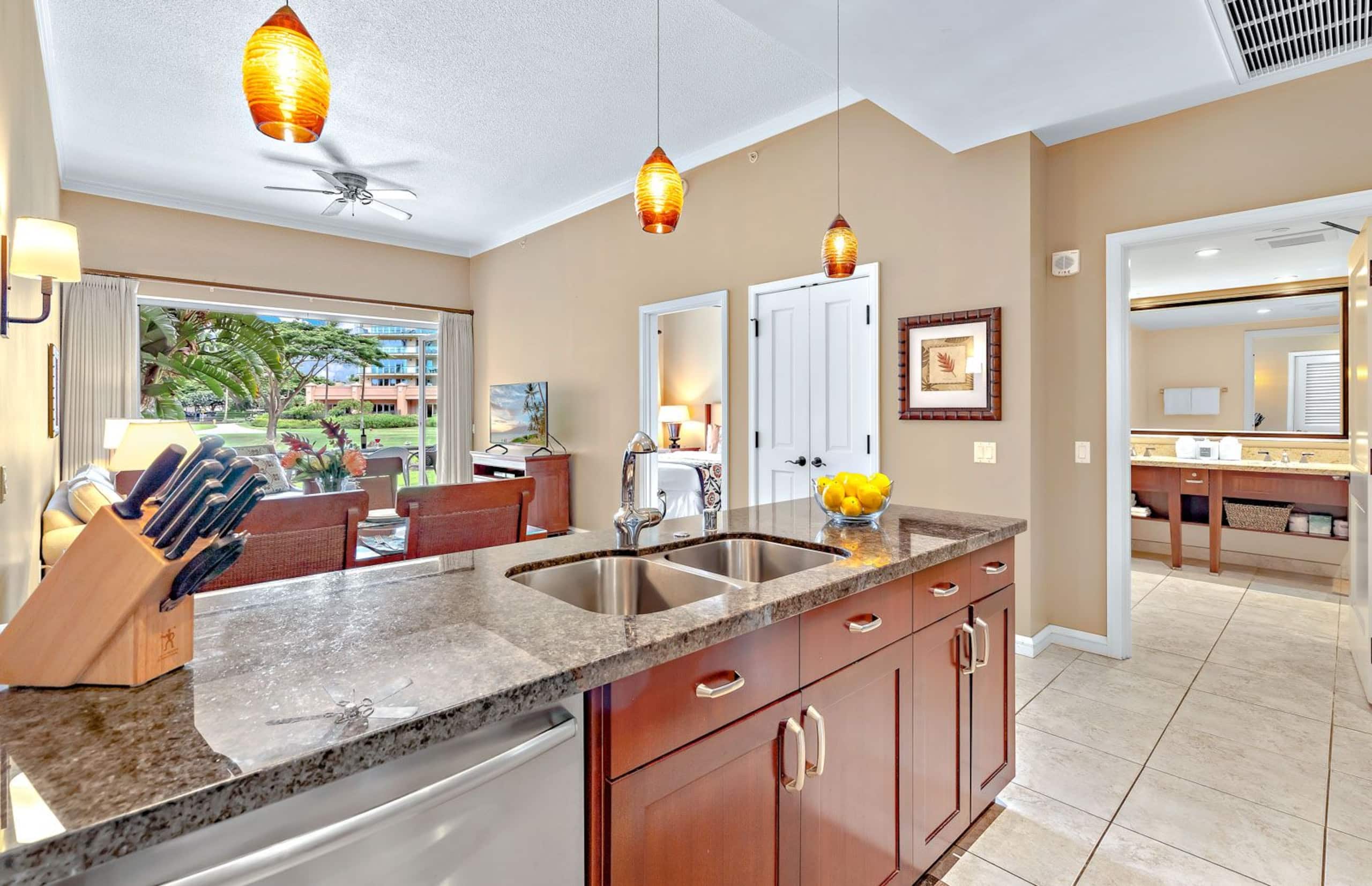 Condo in Lahaina · ★4.64 · 1 bedroom · 2 beds · 1 bath - Image 7