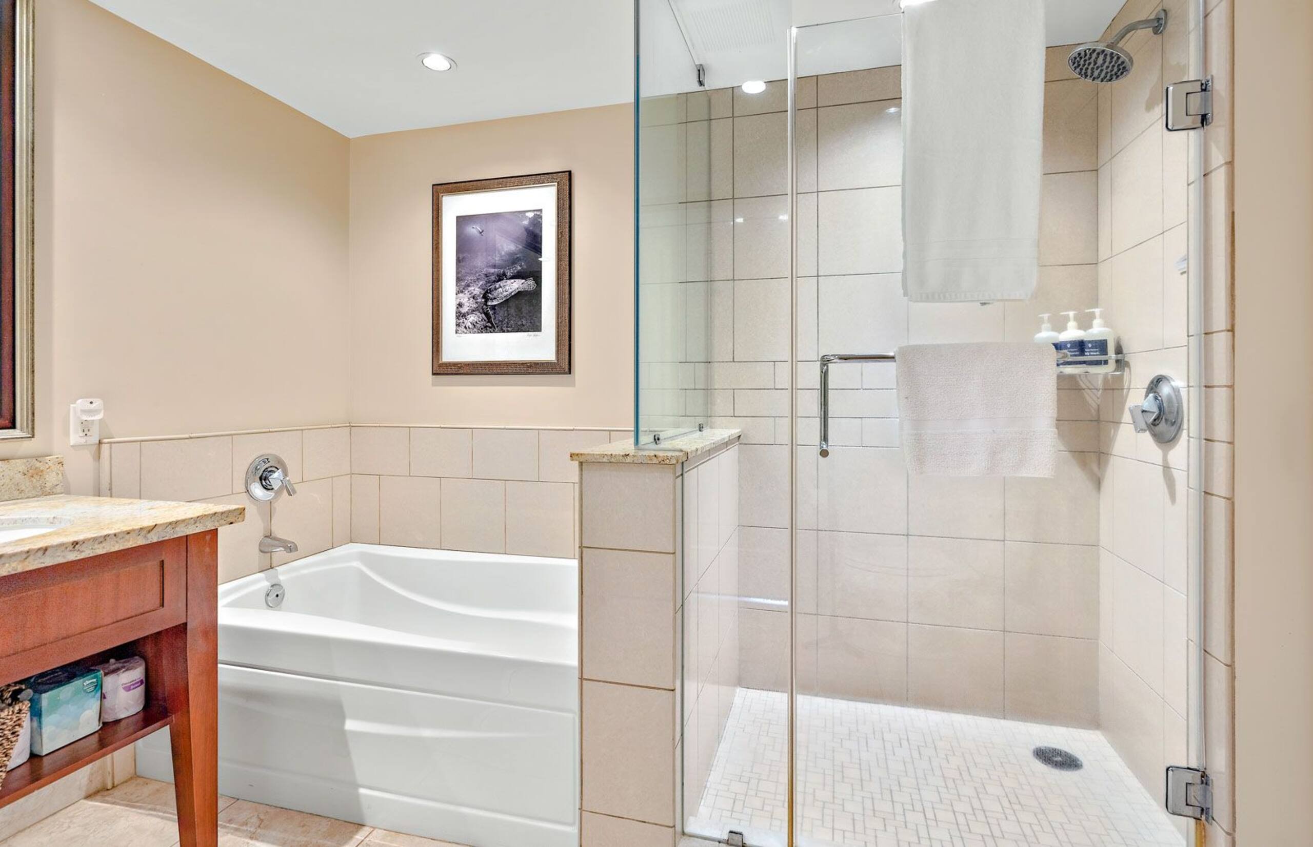Condo in Lahaina · ★4.64 · 1 bedroom · 2 beds · 1 bath - Image 17