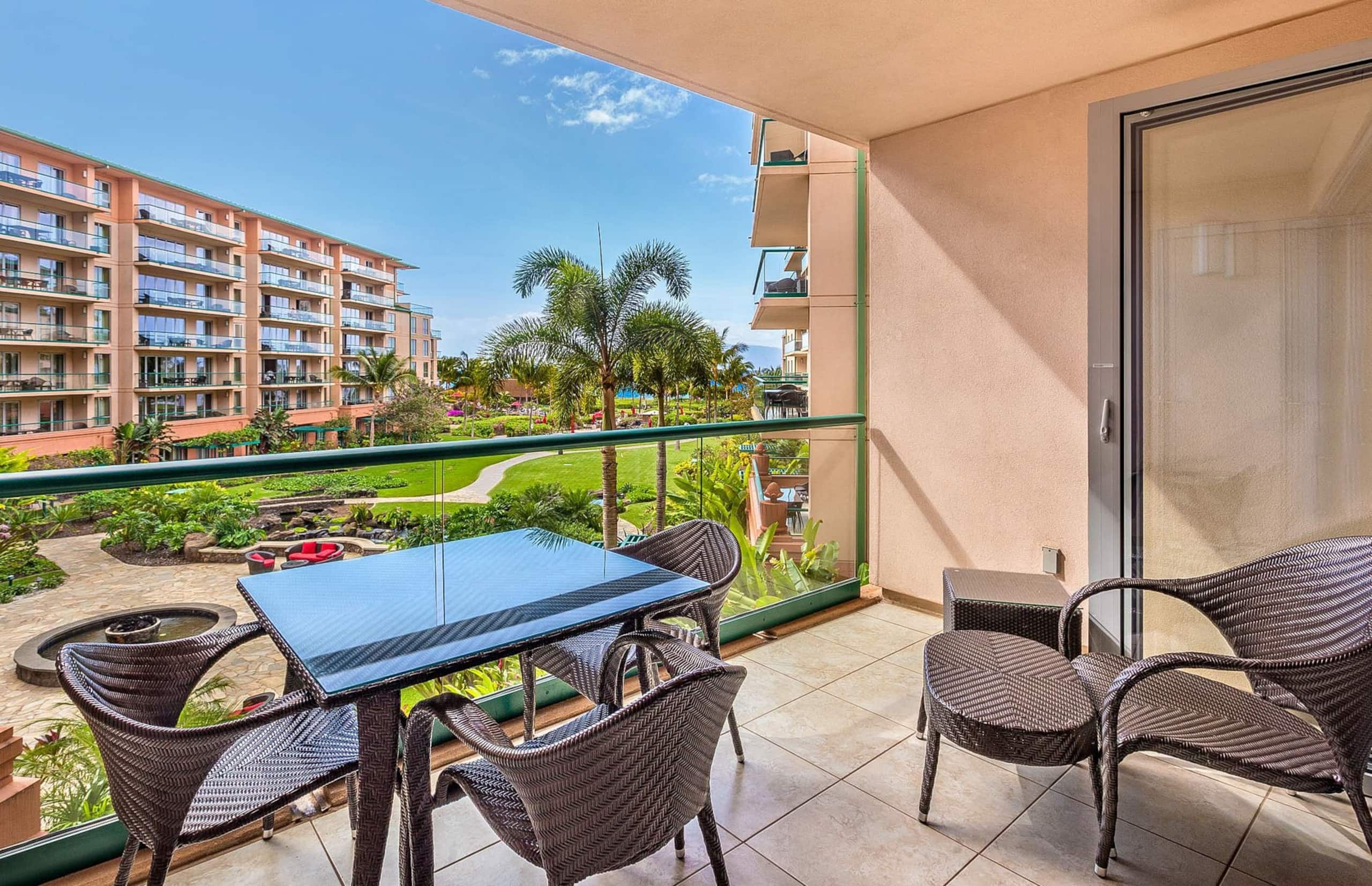 Condo in Lahaina · ★4.93 · Studio · 2 beds · 1 bath - Image 2
