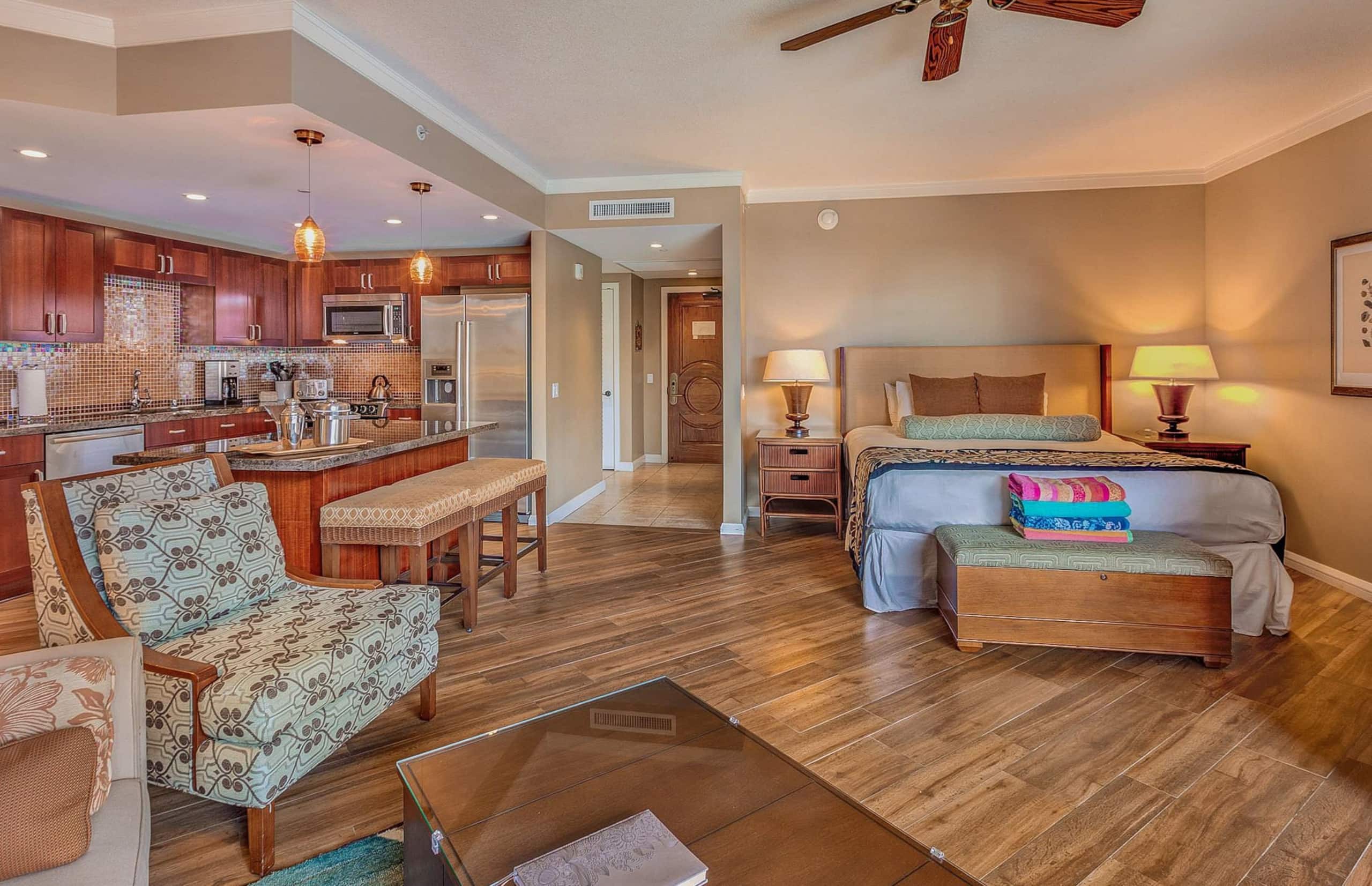 Condo in Lahaina · ★4.93 · Studio · 2 beds · 1 bath - Image 5
