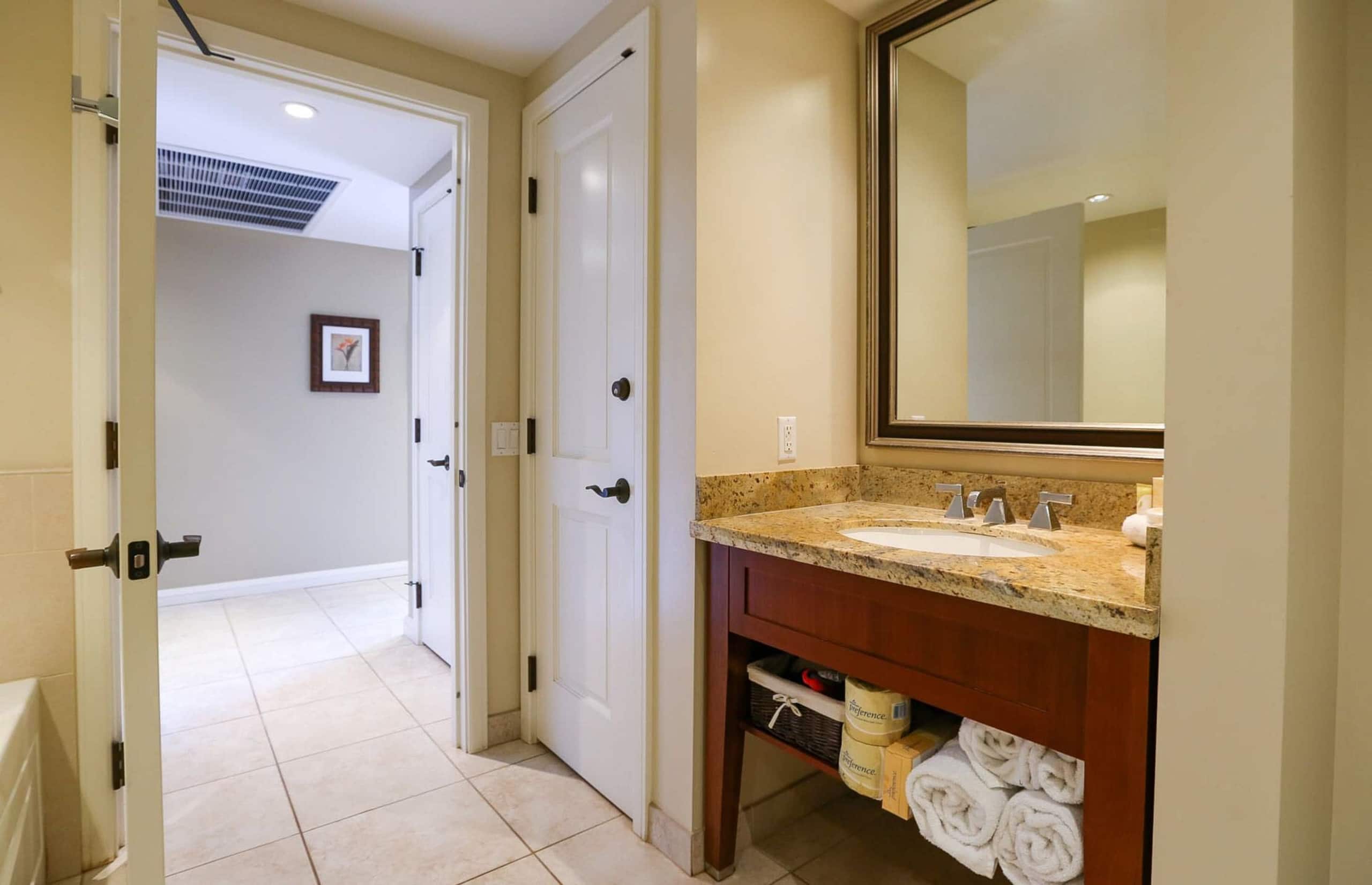 Condo in Lahaina · ★4.93 · Studio · 2 beds · 1 bath - Image 16