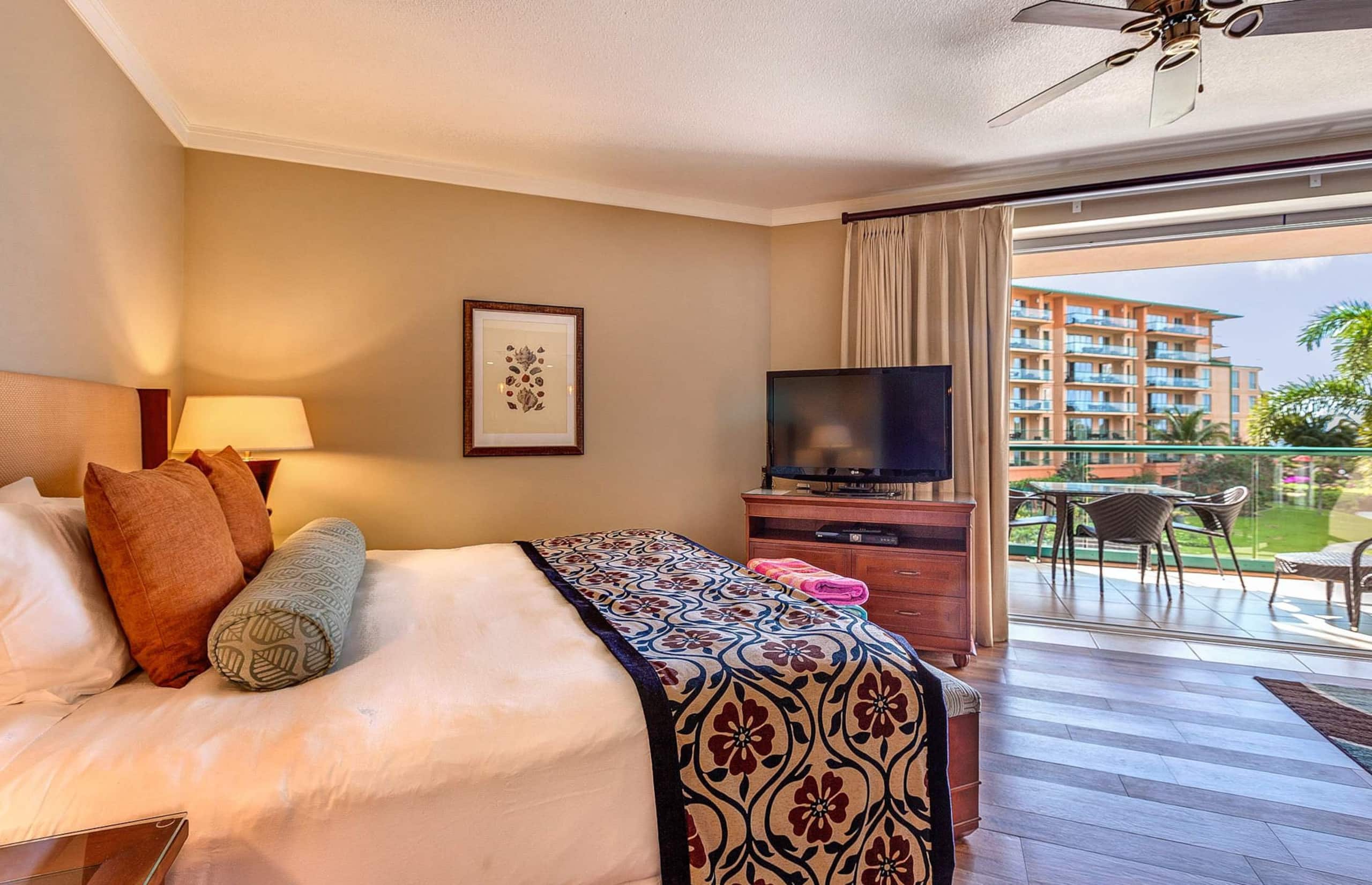 Condo in Lahaina · ★4.93 · Studio · 2 beds · 1 bath - Image 13
