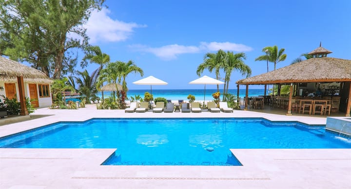 Beautiful Beachfront Villa With Private Pool & Bar