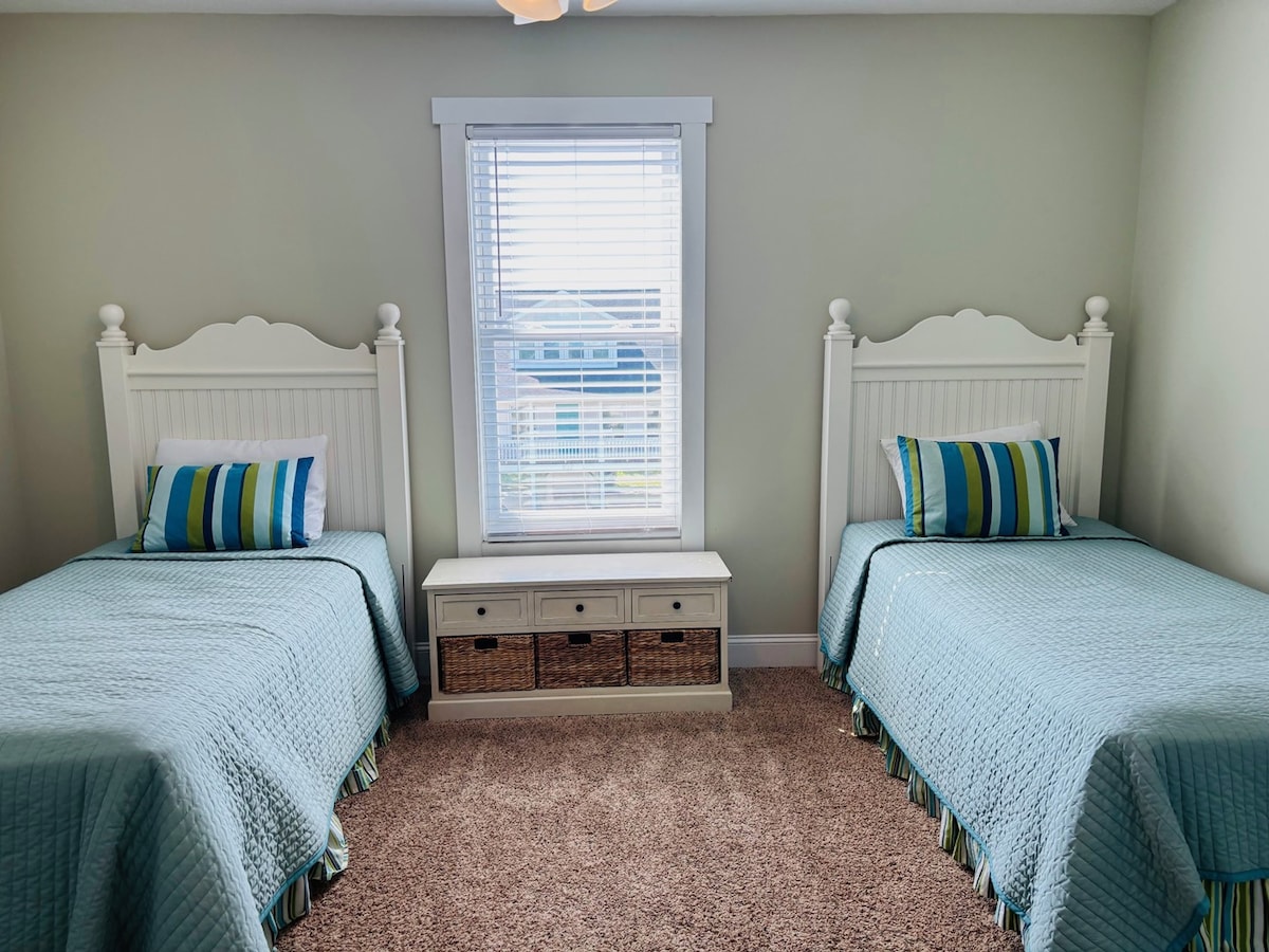 ห้องนอนเตียงแฝดชั้นบน