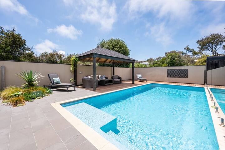Sorrento Serenity | Luxe Pet friendly with Pool gallery image 2