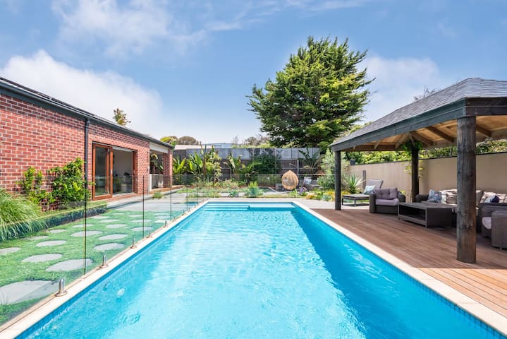 Sorrento Serenity | Luxe Pet friendly with Pool