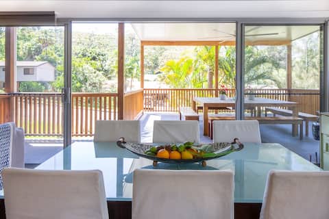 The Royal Cuban . Pet Friendly . Walk to Beach .