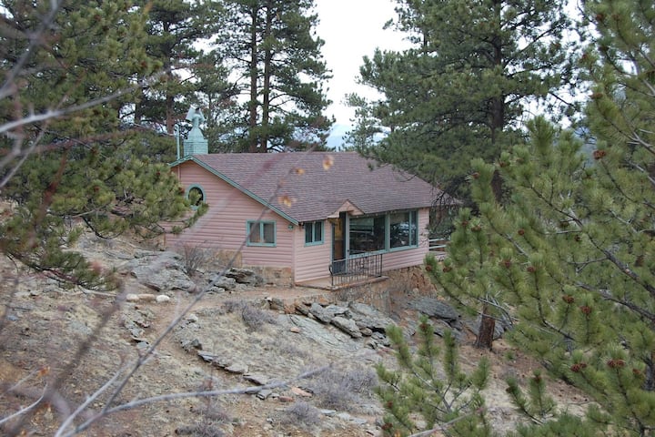 Rose Den - Romantic Mountain Cabin w/Views!