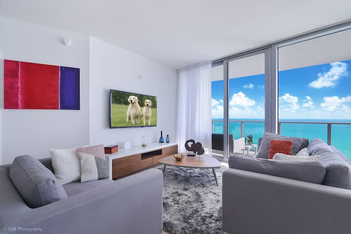 Direct Ocean Front Deluxe 3-BR at 4111 S. Ocean gallery image 2