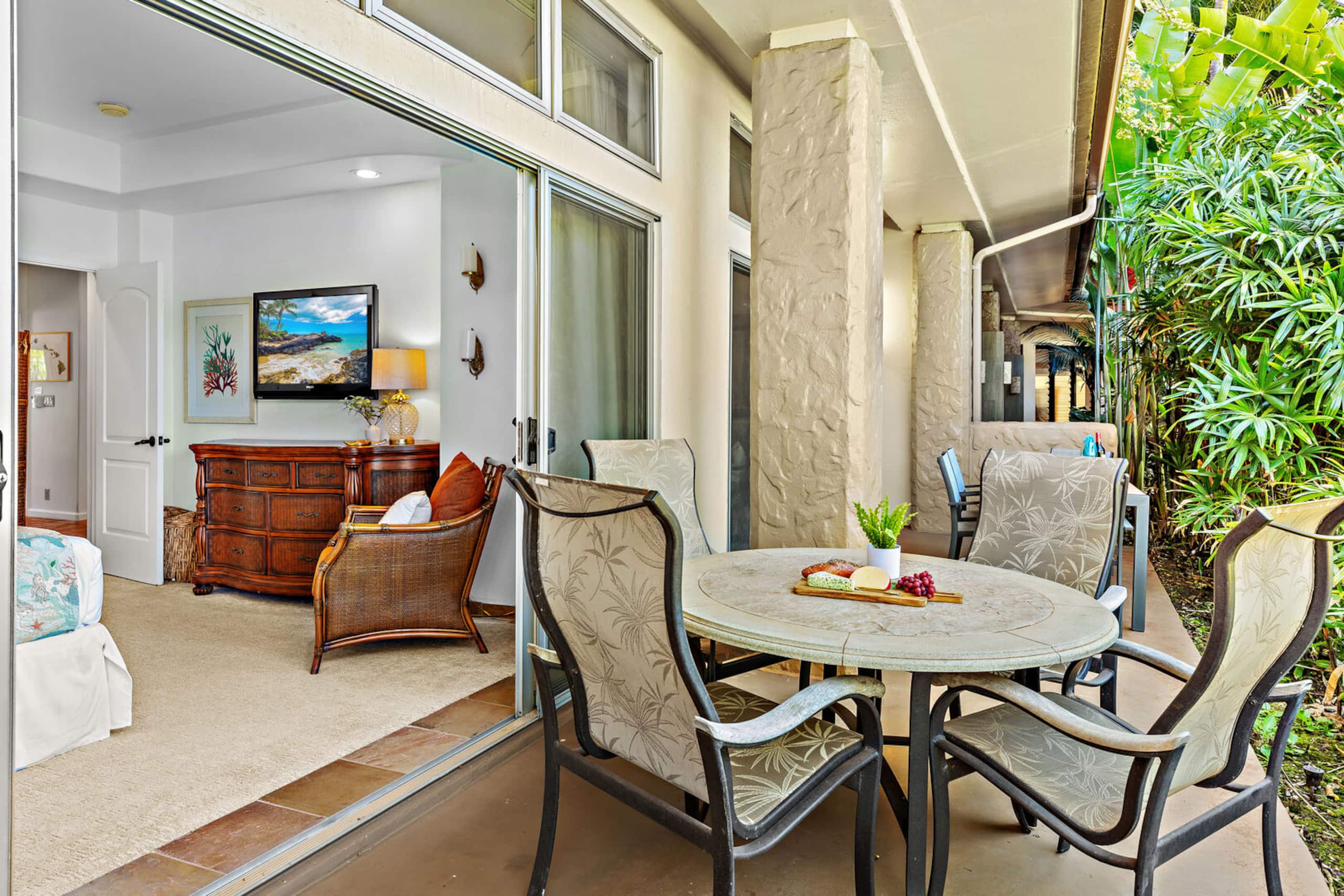 Condo in Lahaina · ★4.91 · 2 bedrooms · 3 beds · 2 baths - Image 33