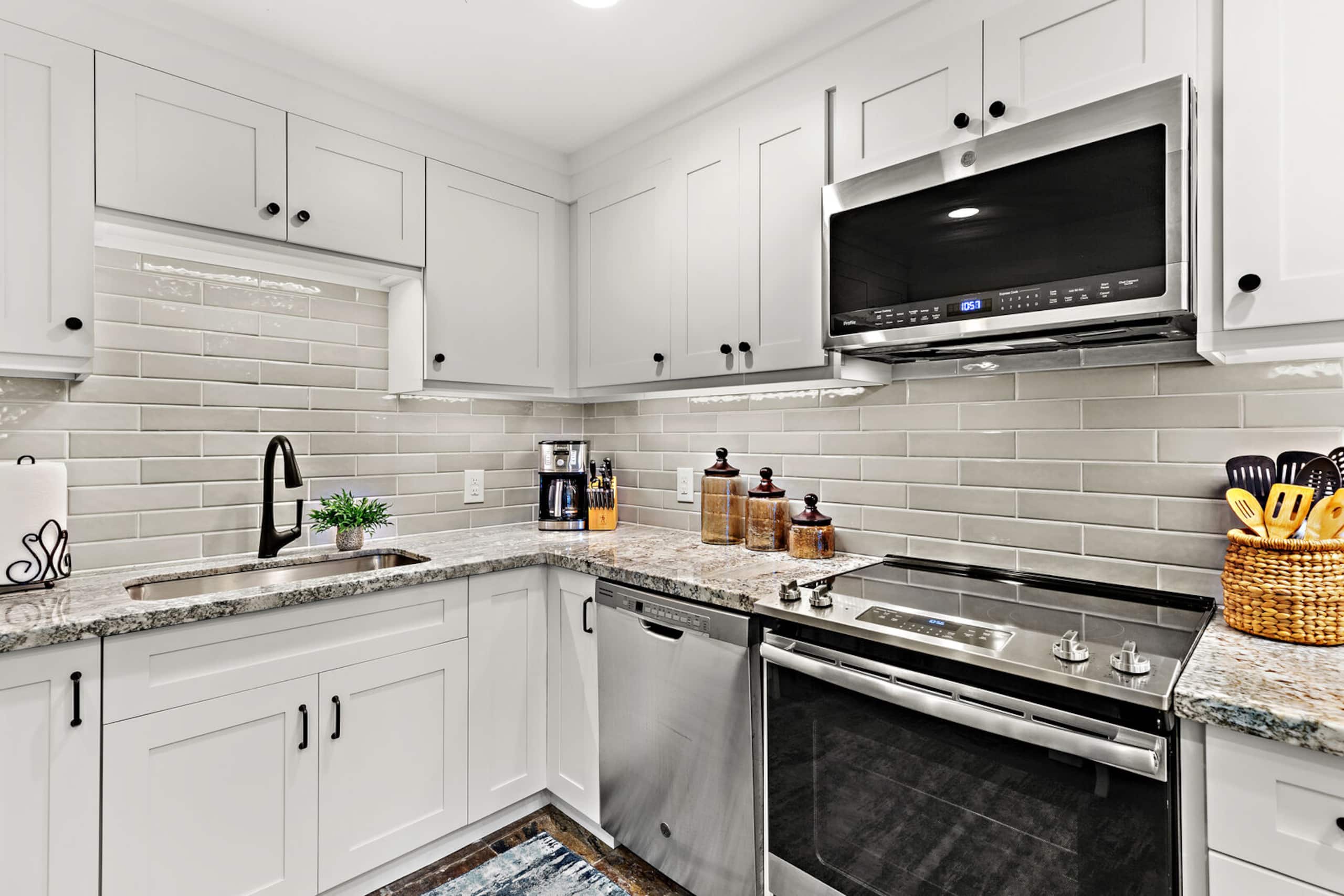Condo in Lahaina · ★4.91 · 2 bedrooms · 3 beds · 2 baths - Image 20