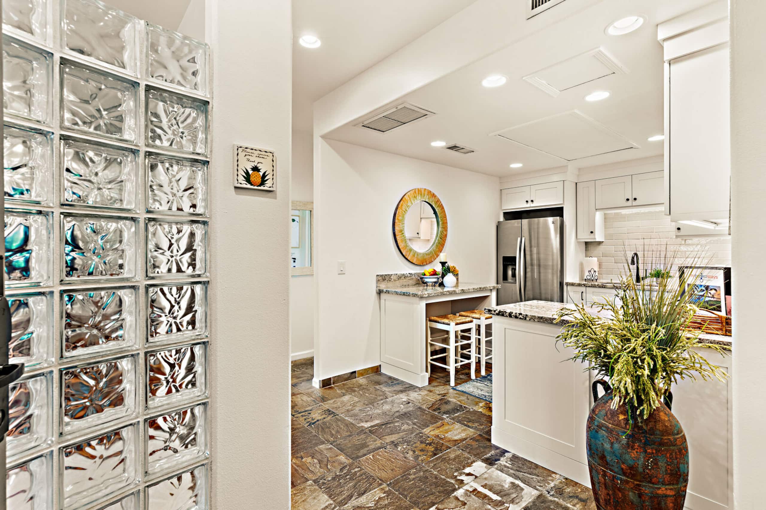 Condo in Lahaina · ★4.91 · 2 bedrooms · 3 beds · 2 baths - Image 16